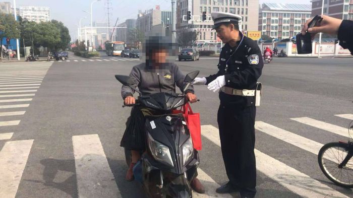 駕駛員違規使用其他機動車號牌上路行駛 被記24分