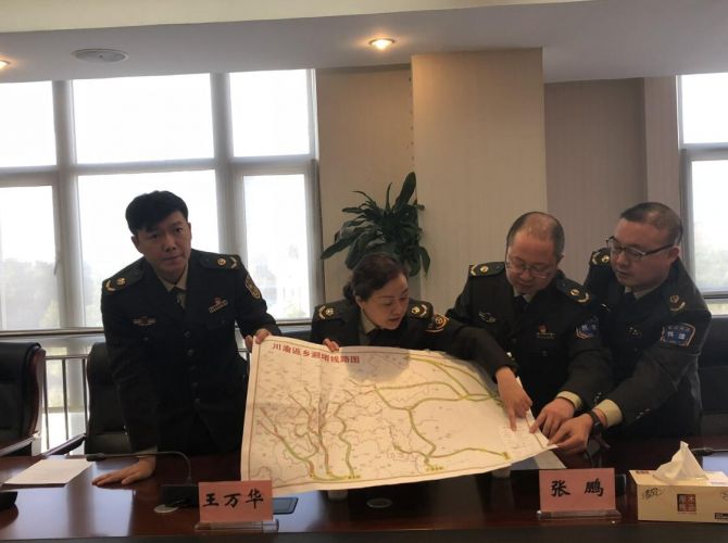 重慶市交通行政執(zhí)法總隊(duì)來安徽 發(fā)布春運(yùn)避堵線路圖