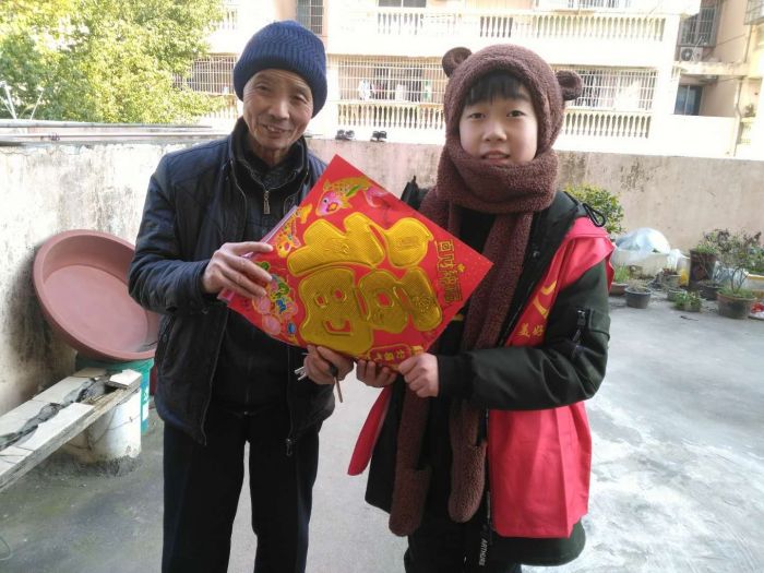 宜秀區(qū)大橋街道開展送春聯(lián)活動