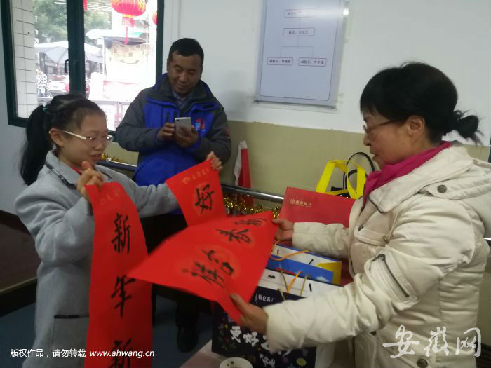 “陪空巢老人拉家常”活動(dòng)完美收官 老人：今天真高興