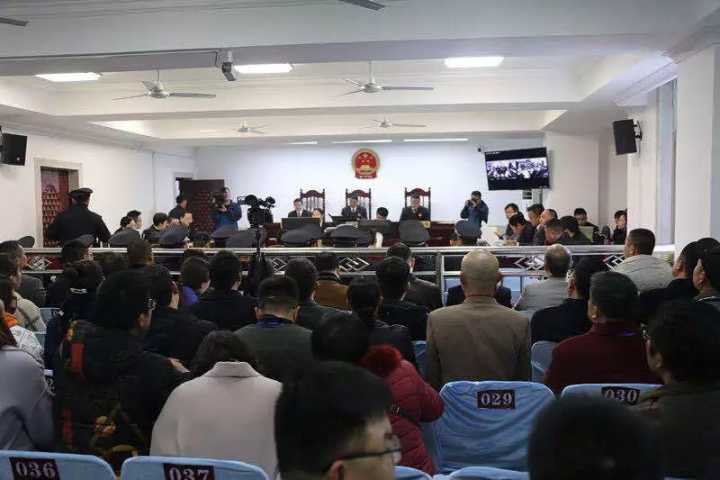 渦陽(yáng)：陳明等8名被告人涉黑案件一審開(kāi)庭