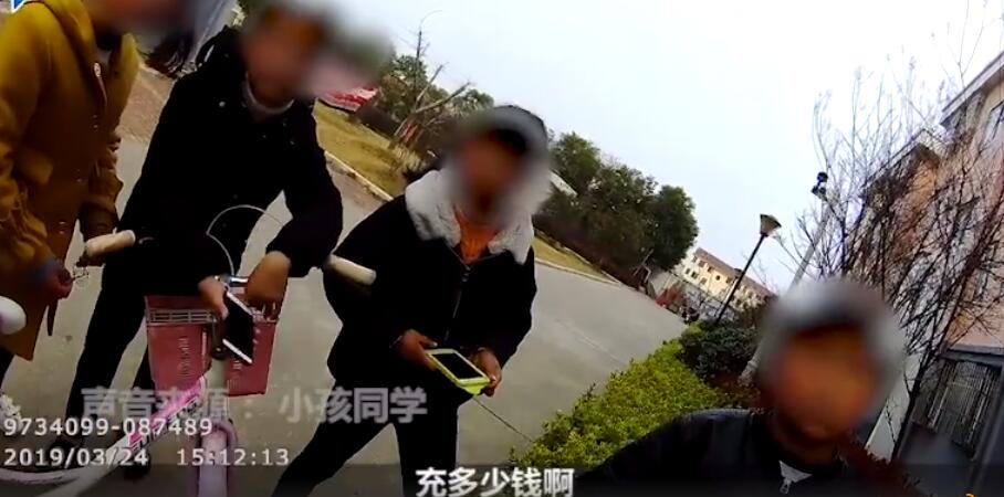 小學生偷親媽4500元充游戲 想當主播賺好多錢