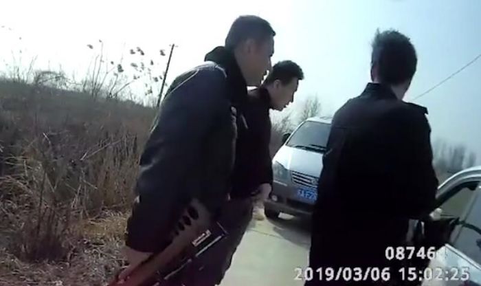 網上吃雞不過癮 天長三男子買真槍玩真人吃雞