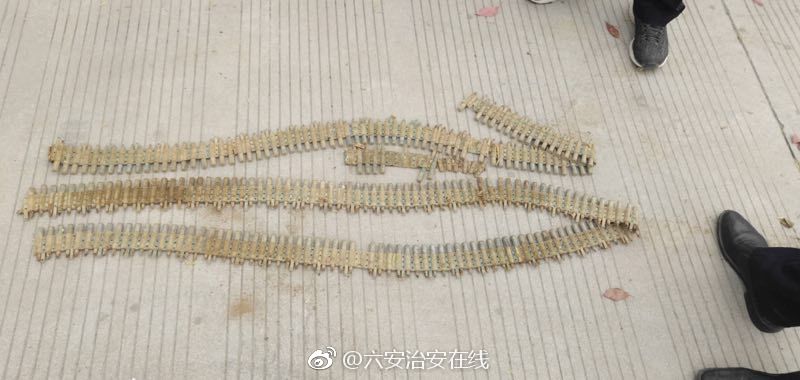 金寨一居民上墳清理雜土時發現百余枚子彈