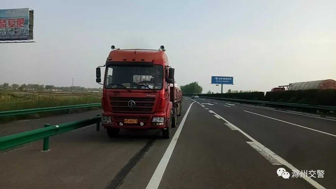 滁州：違法占用應急車道 兩位駕駛員被罰