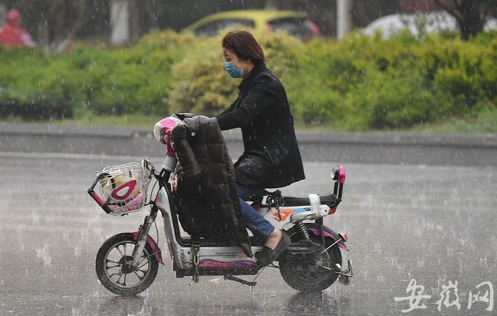 8 氣象部門(mén)發(fā)布雷雨大風(fēng)黃色預(yù)警信號(hào)