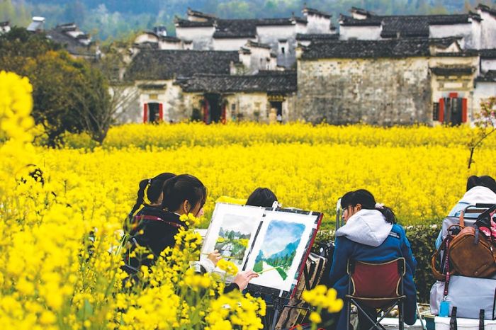 黟縣西遞古村落吸引全國各地美術院校學生前來寫生創作。通訊員 吳孫民 攝