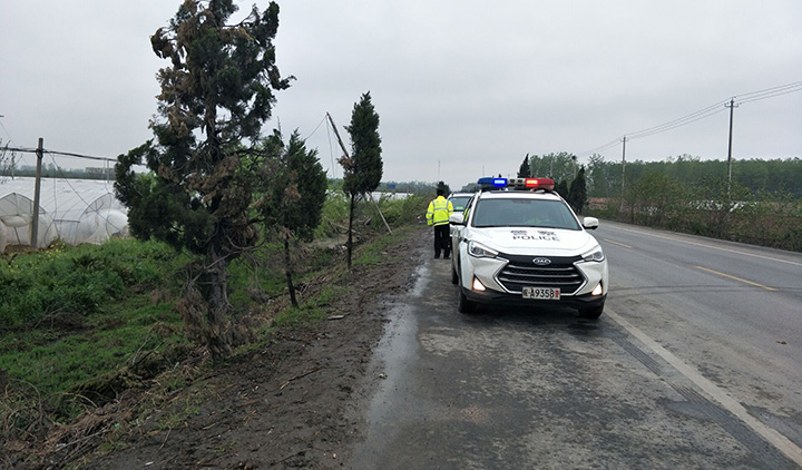 現(xiàn)場視頻‖肥東境內(nèi)大客車側(cè)翻致5人死亡