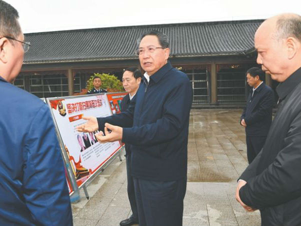 安徽省委書記帶領(lǐng)公安廳長來到掃黑除惡專案現(xiàn)場