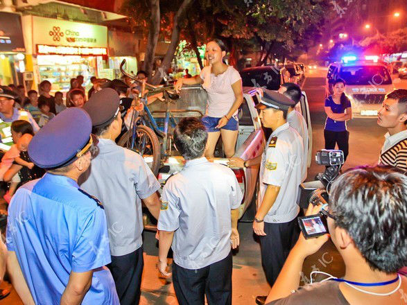 六安市城管局集中整治夜間市容秩序