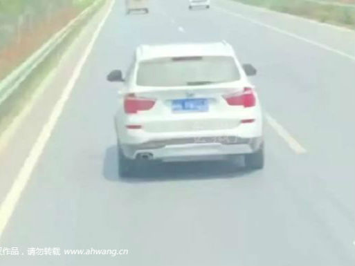阜陽一私家車惡意擋道出勤消防車輛  被罰200扣3分