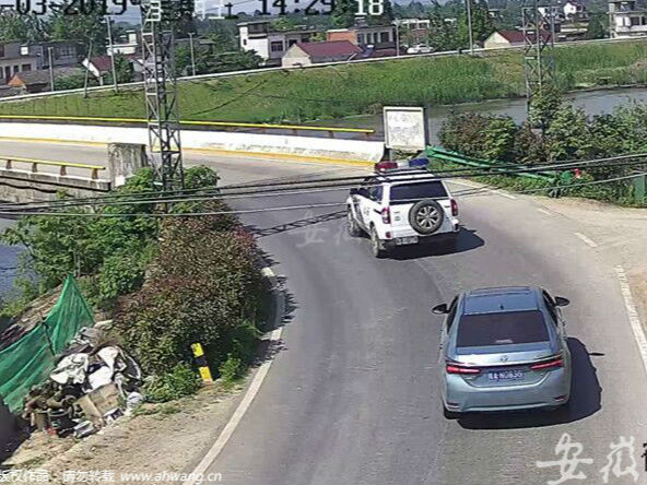 無為一男子不慎墜樓  警車開道緊急送醫(yī)搶救