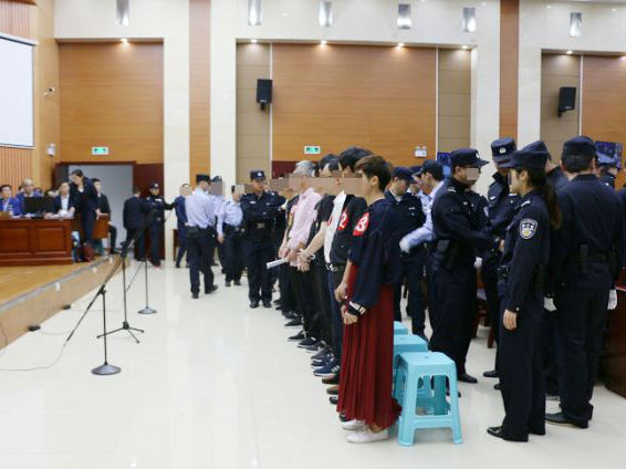 為非作惡、欺壓百姓 肥東何然等13名被告人受審