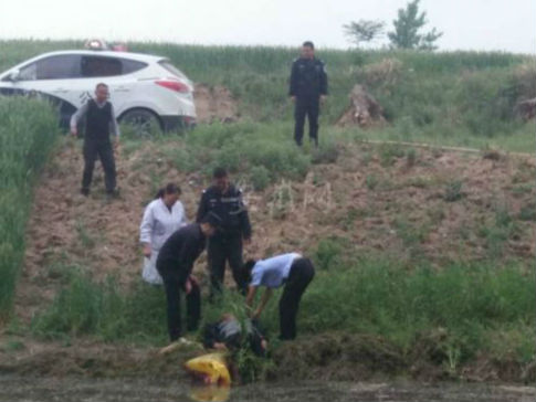 濉溪：老人突然發(fā)病暈倒河邊 民警伸援手脫離危險(xiǎn)