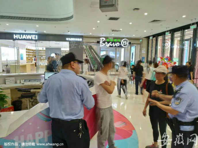 自閉癥少年與家人走散  銅陵民警助母子團圓