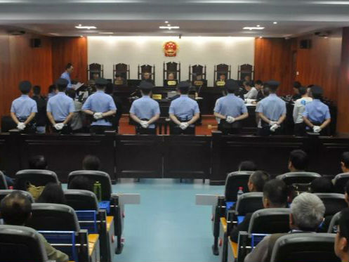 高利放貸暴力討債  黟縣章有軍等8人涉黑案一審開庭 