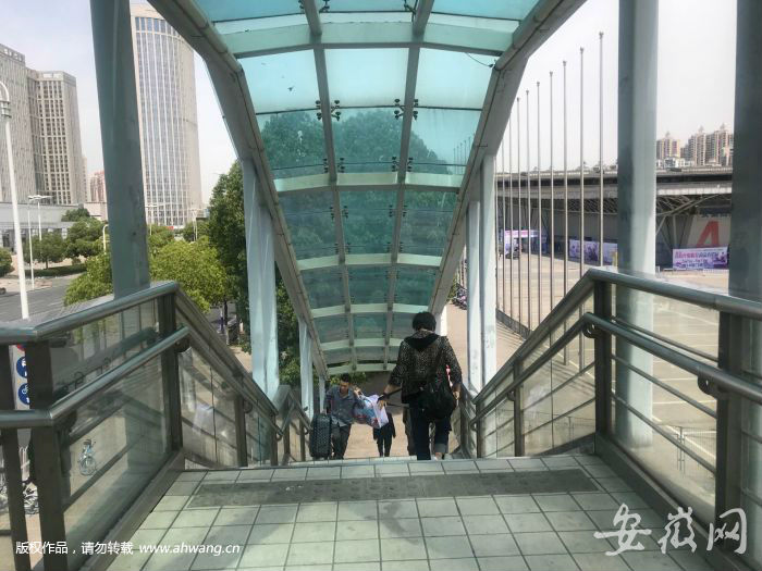 合肥明珠廣場天橋電梯常停運 回應：一周三四天故障