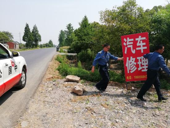 東至公路分局開展亂搭亂建廣告牌(標(biāo)牌)集中整治專項(xiàng)活動(dòng)