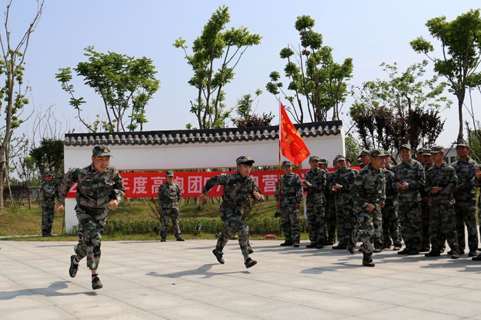 圖4為官兵正在進行折返跑小比武