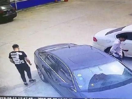安慶一男子酒駕去交警隊處理違章 被逮個正著