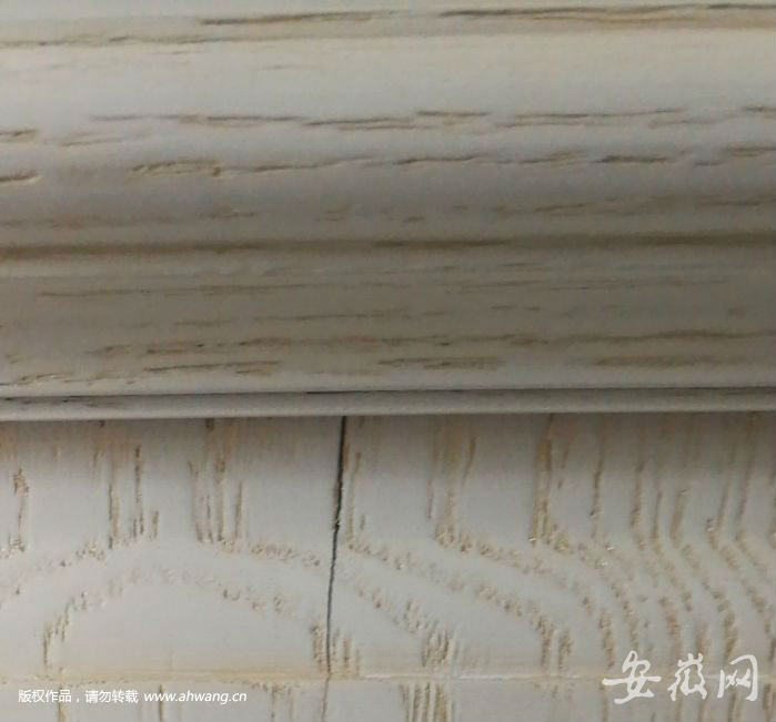 用這張吧）））圖為開裂的木門1