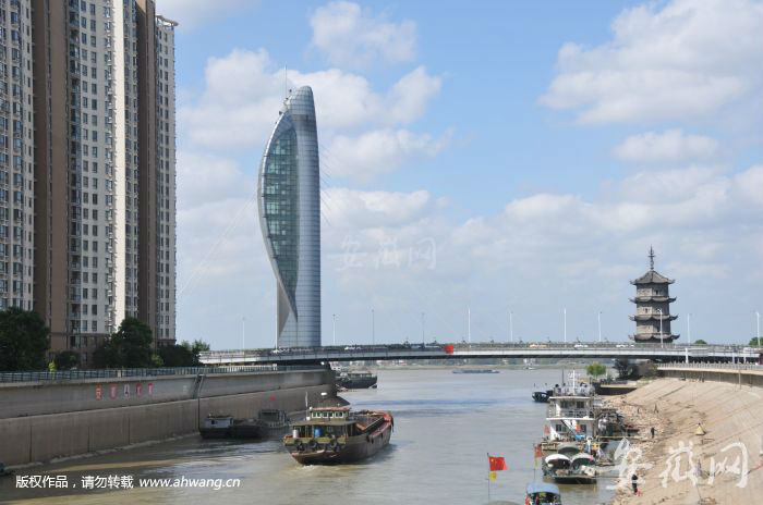 一橋、兩塔、兩江，一直是蕪湖市民津津樂道的自然和人文美景。