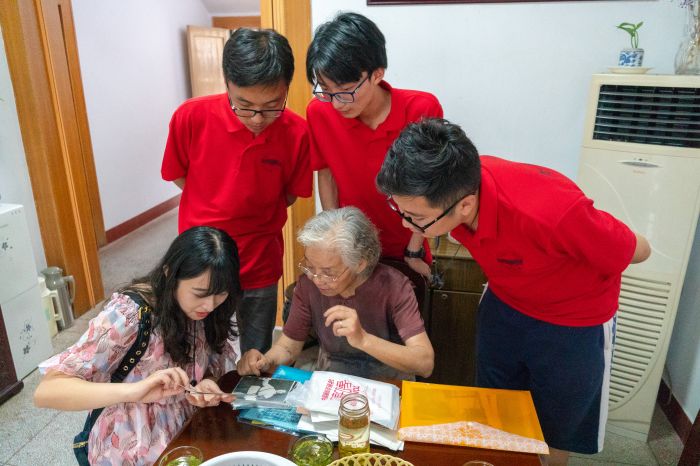 團隊成員與青陽腔從傳承人江進老師