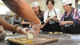 合肥梅山路社區僑眷自制愛心月餅迎中秋（圖）