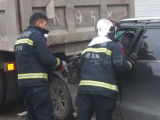 合肥合銅路段發生交通事故：SUV車頭插進大貨車尾部