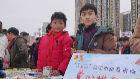 滁州小學生“跳蚤市場愛心義賣”受市民熱捧