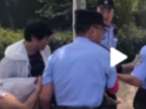 合肥一老人抄小道不慎墜井 民警救出后送醫