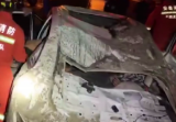 阜陽一轎車險遭石塊埋壓 車上兩少年被卡