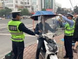 霍山１２日起開始整治摩托車、電動車非法安裝遮陽傘(棚)
