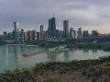航拍合肥懷寧路下穿天鵝湖隧道：圍堰拆除 頂部湖水聯通