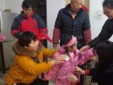 新安愛心橋| 兒子病逝后老夫妻照顧兩孫女 熱心市民送來四包衣服