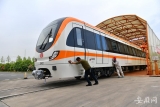 合肥地鐵4號線首列車出場   運往車輛段組裝入庫