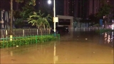合肥石筍路路段出現積水 市民用棉被放店鋪門口擋水