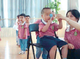 得知孩子近視 寶媽內心“四變”