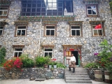云南迪慶香格里拉市尼西鄉幸福村：依靠生態旅游致富了，住戶咧嘴笑了
