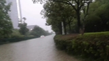 合肥突降暴雨致習友路積水沒過膝蓋 有車輛在雨中趴窩 