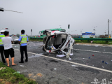 宣城一輛救護車發(fā)生交通事故側(cè)翻 事發(fā)時正執(zhí)行任務(wù)