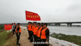 防汛救援第一線 消防指戰(zhàn)員堅(jiān)守在人民最需要的地方         