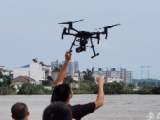 合肥廬江白山大橋：救援人員用無人機(jī)查看災(zāi)情