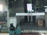 合肥一沿街商鋪便當店起火 消防拎出兩個煤氣罐