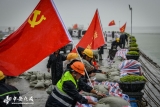 【防汛救災第一線】 暴雨中 他們是巢湖大堤上的“鋼鐵堤壩”