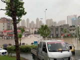 暴雨無情 交警暖心 六安公安交警暴雨中的堅守