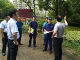 龍蟠街道聯合多部門整治樓道亂停車