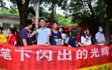 少年們，勇敢追光，乘風(fēng)破浪！