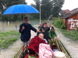 肥東響導鄉：破浪前行 轉移被困高齡老人