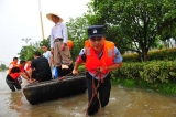 巢湖公安民警防汛和為民服務